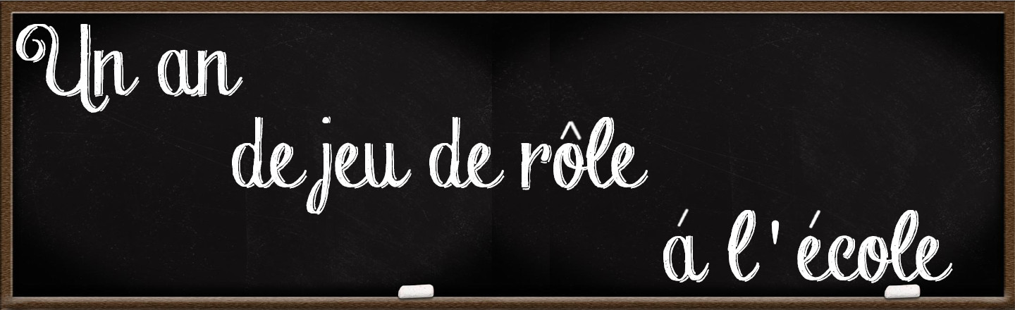 Un tableau avec Un an de JDR à l'école écrit à la craie